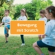 Kinder, die draußen Sport machen